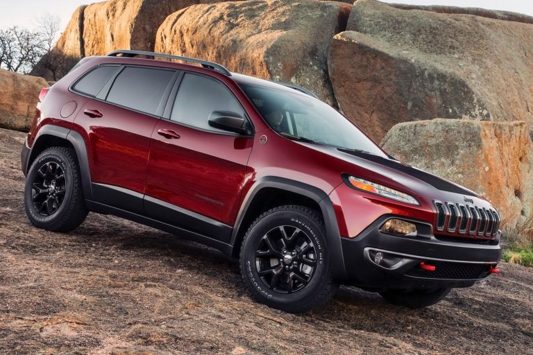 Best Midsize SUV for Towing a Travel Trailer | Top 6 Choices 2015 Jeep Cherokee Latitude Towing Capacity With Tow Package